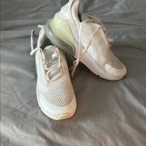 Nike Kids Sneakers in White and Light Green